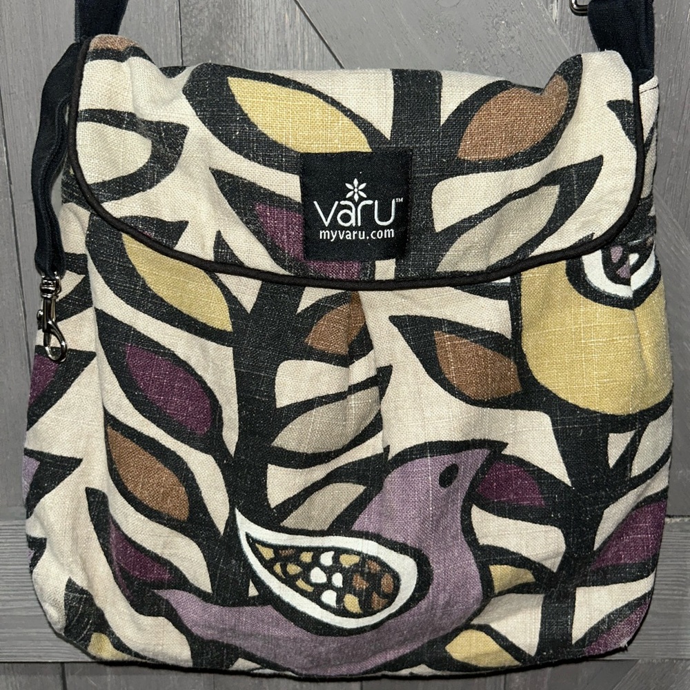 EUC! Varu crossbody adjustable strap amethyst birds purse